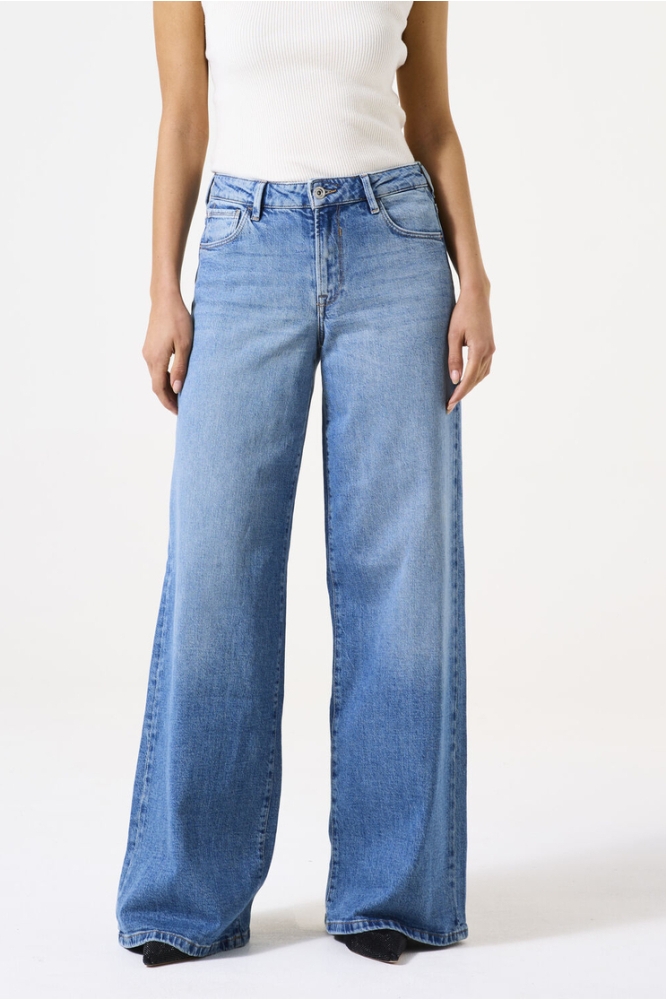 CELIA ULTRA WIDE FIT 242 6618 Medium Used
